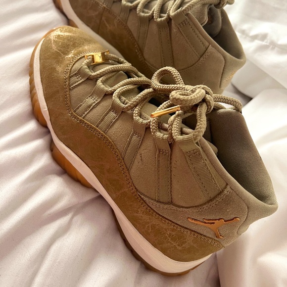 Jordan 11 olive